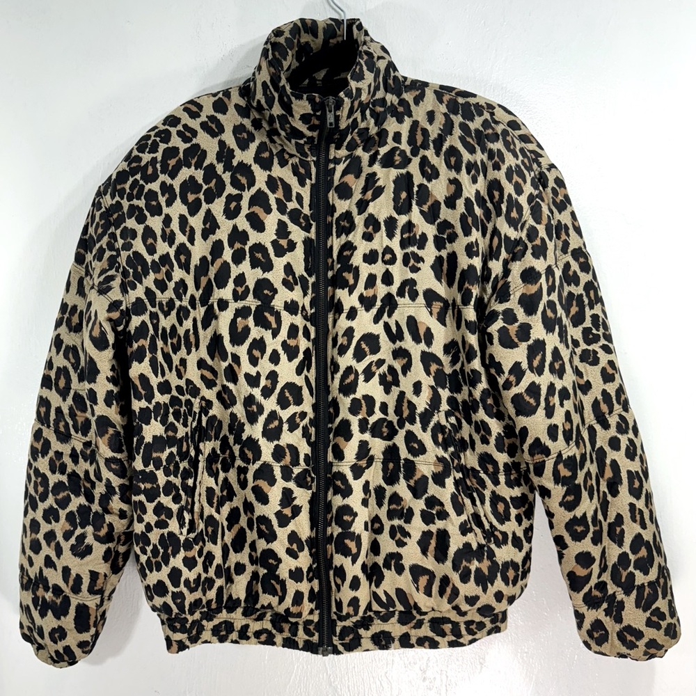 Vtg.100% Silk cheetah print full zip puffer bomber jacket.Size S.
